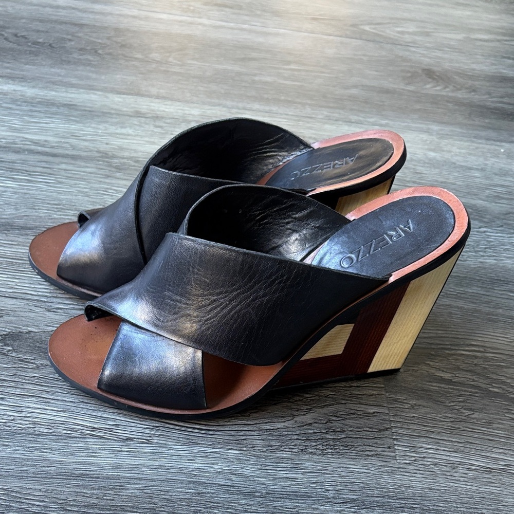 Arezzo Black and Brown Wedge Sandals NWOT